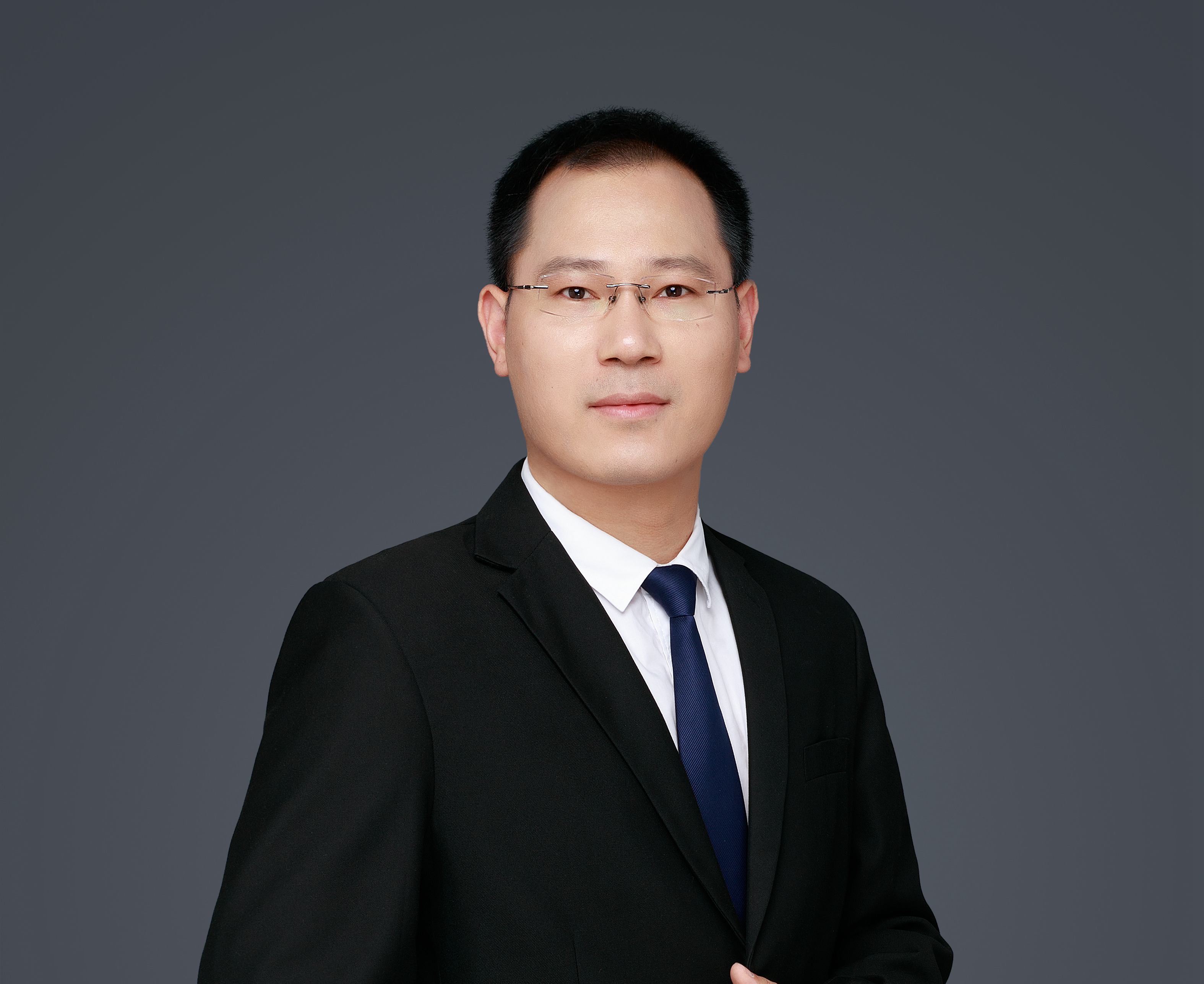 【寻访身边的榜样】科研求索孜孜无怠 培桃育李诲人不倦——记电子科学与工程学院副院长贺龙兵