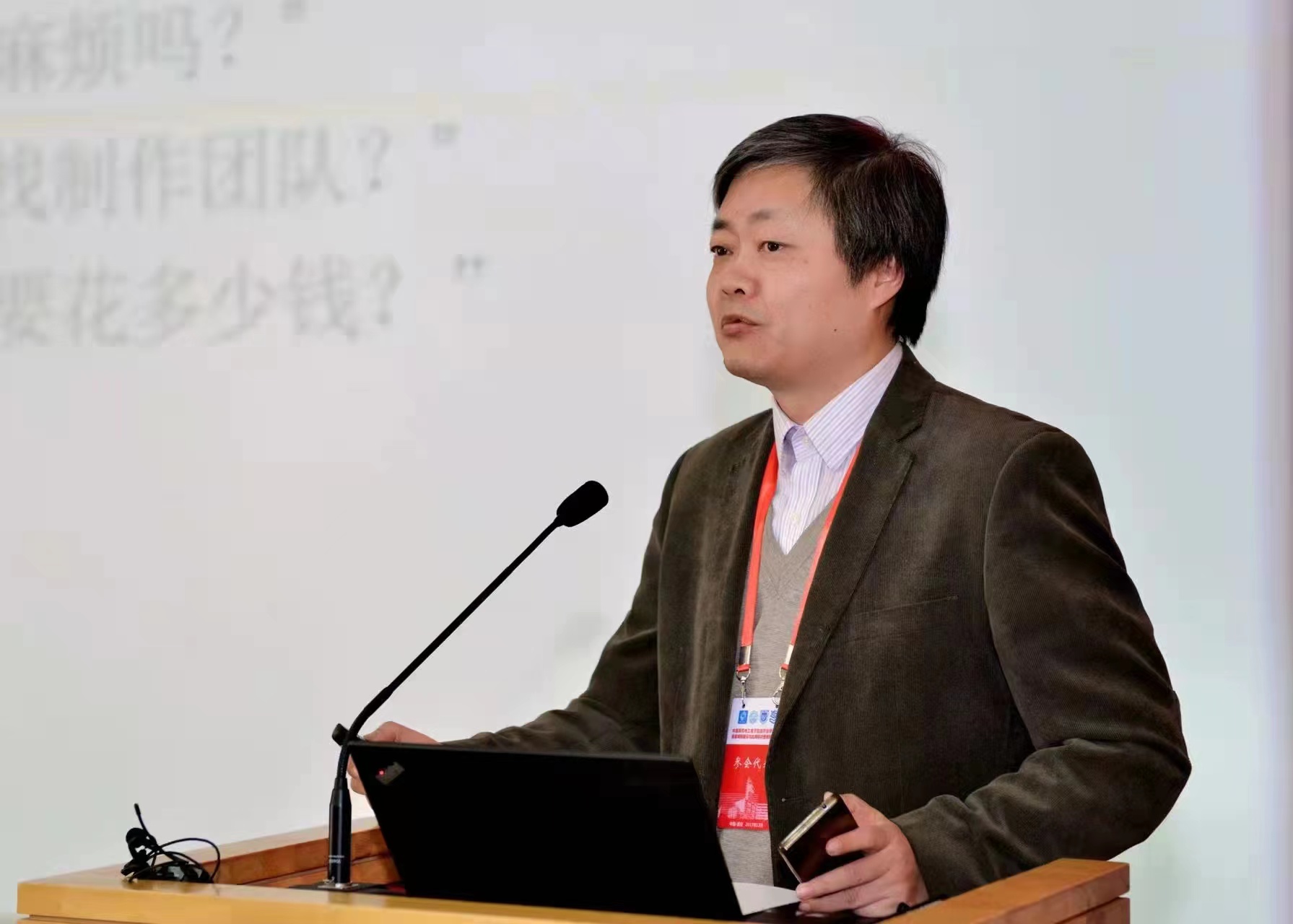 以你为镜：平凡相伴里的微光——记东南大学杰出教学奖获得者、信息科学与工程学院孟桥教授